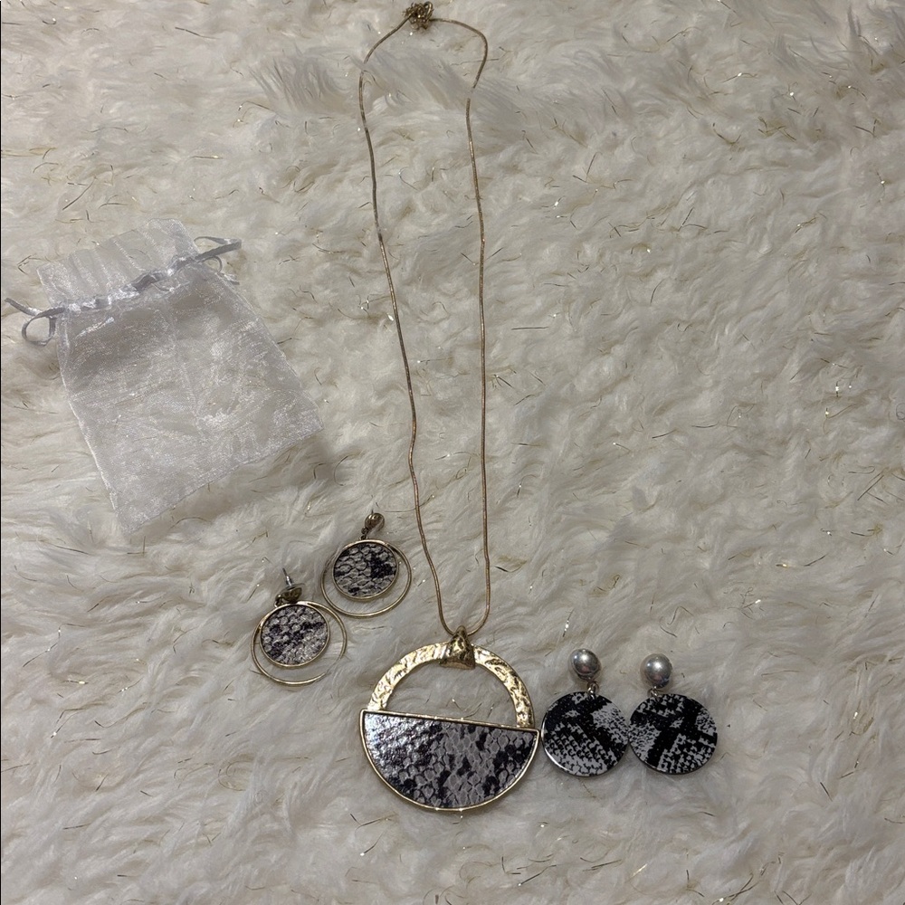 Black and Gold Pendant Necklace and Earring Set w/reptile detail